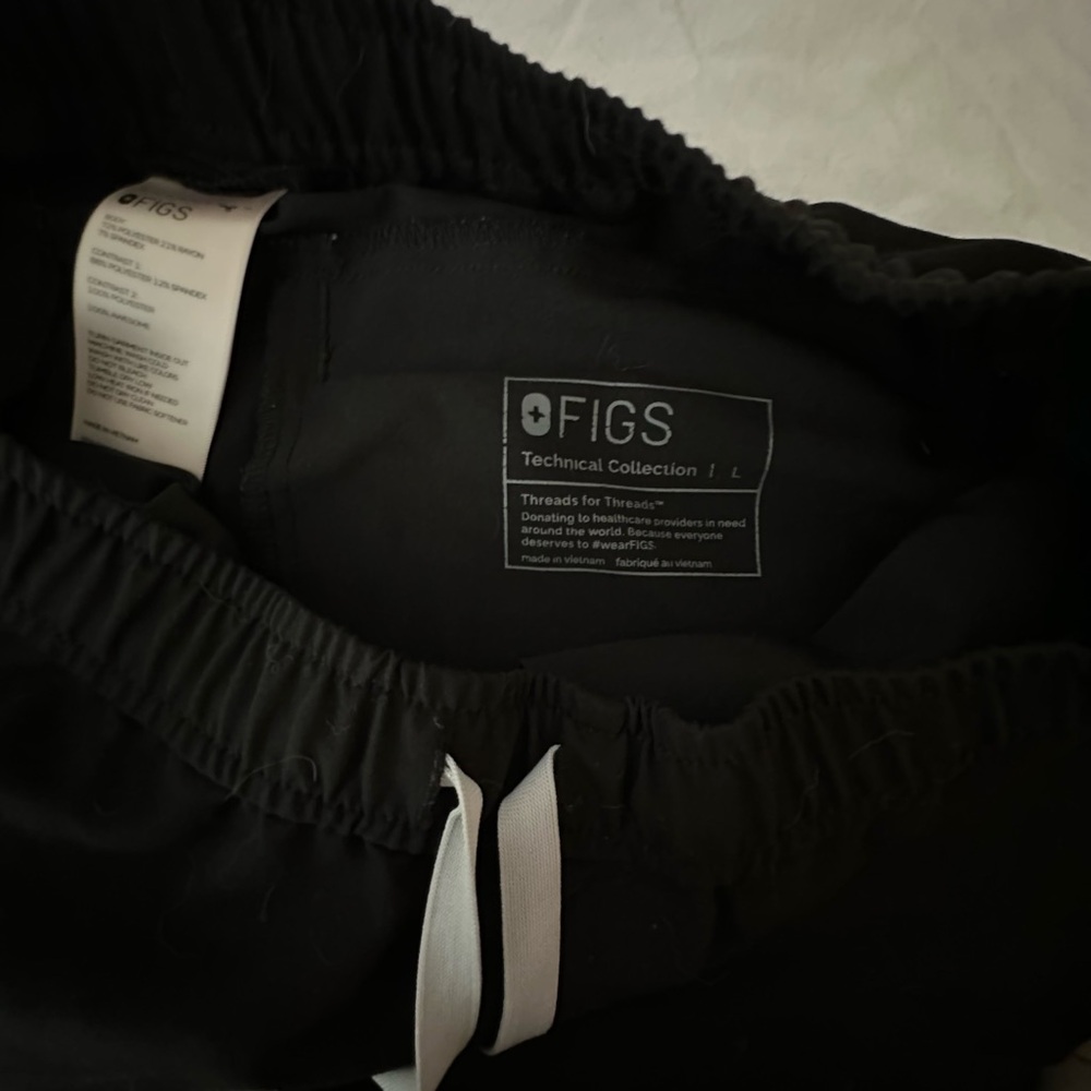 FIGS Men’s Black Tansen Jogger Scrub Pants - Picture 2 of 4